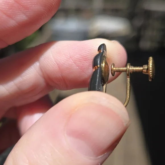 Black Porcelian & Gold Scarab Screw On Vintage Earrings - Picture 7 of 7